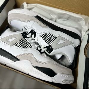 Jordan 4s